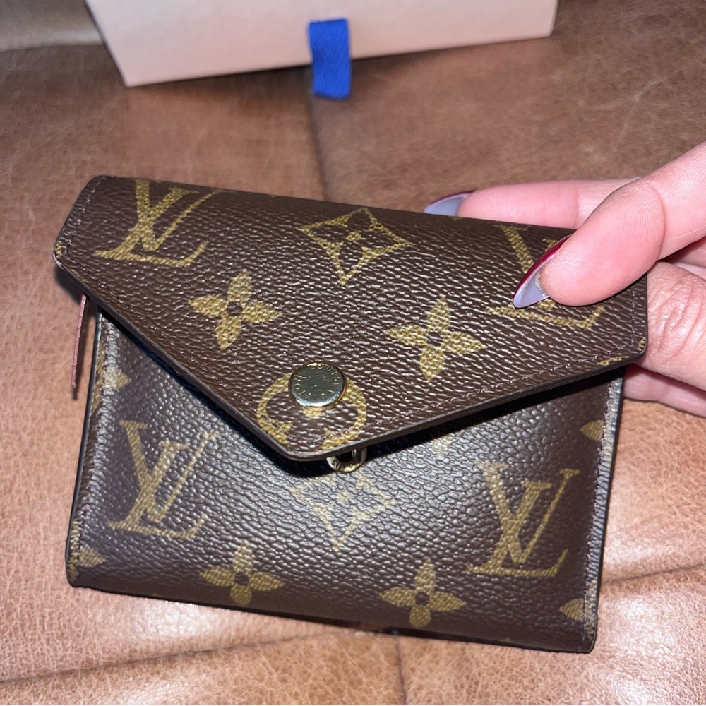 Louis Vuitton Monogram Victorine wallet - Picture 2 of 16